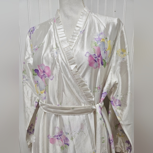 Floral Satin Robe - White and Purple Vintage Gilead M-L - Picture 2 of 4